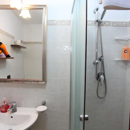 & Beer Oda ve Kahvaltı 3*